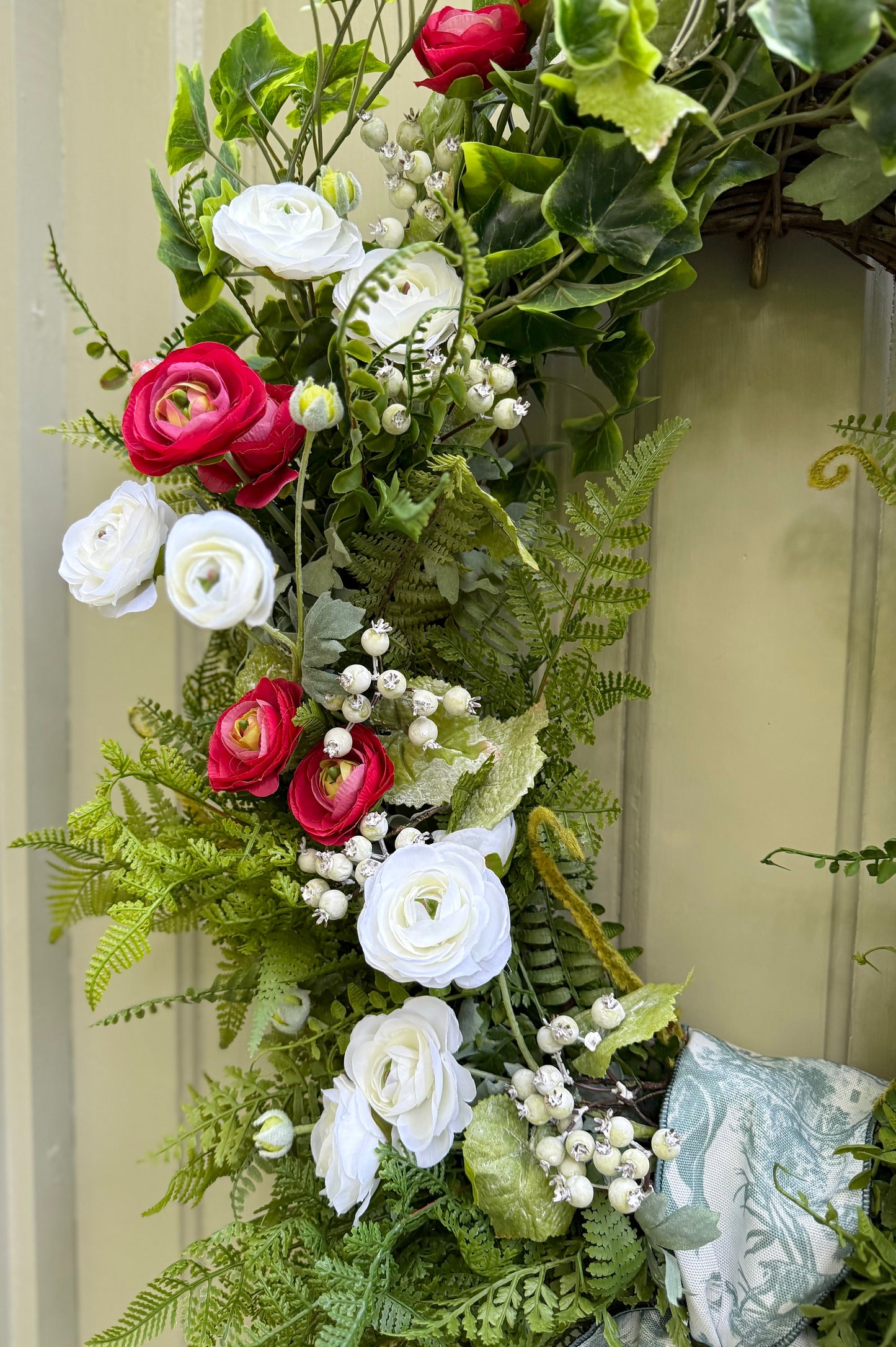 Cottage Garden Ivy & Ranunculus Wreath
