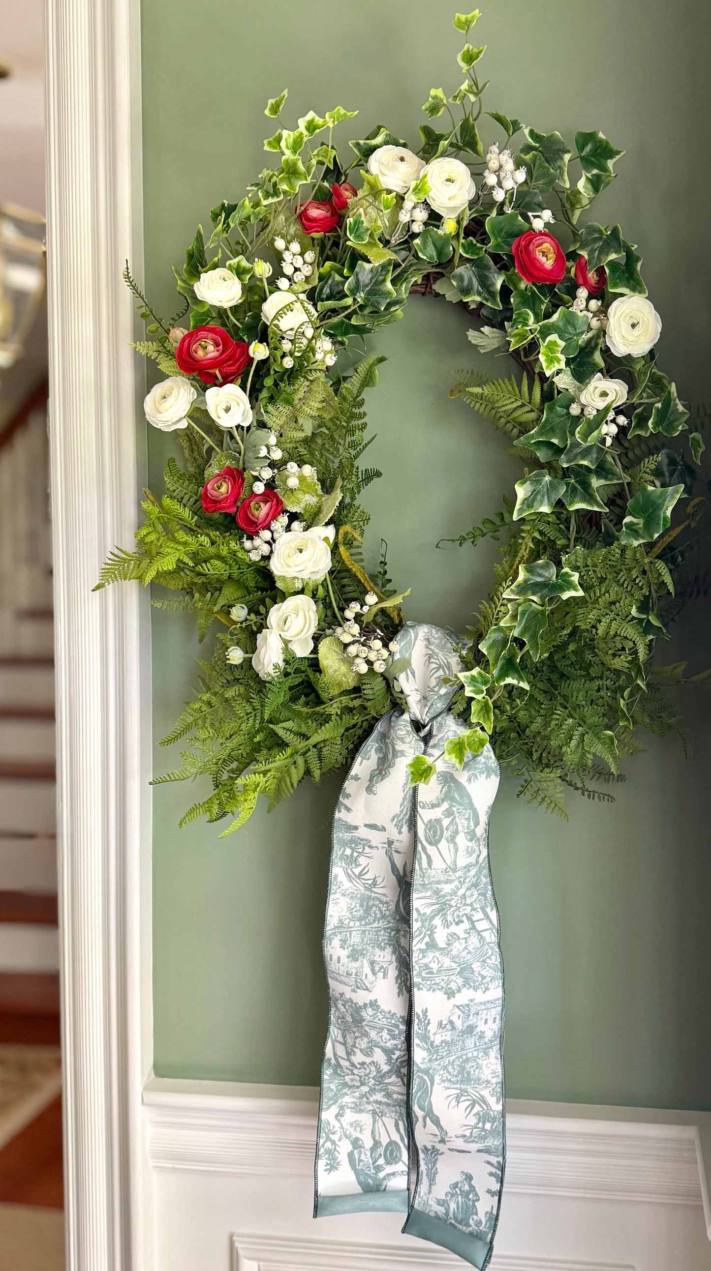 Cottage Garden Ivy & Ranunculus Wreath