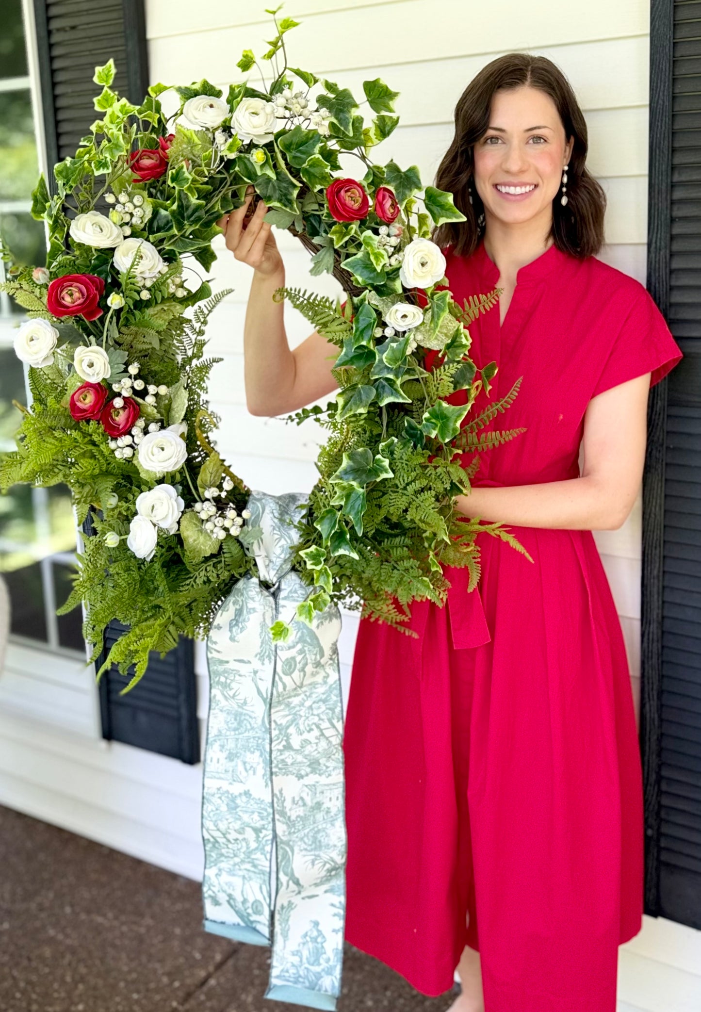 Cottage Garden Ivy & Ranunculus Wreath